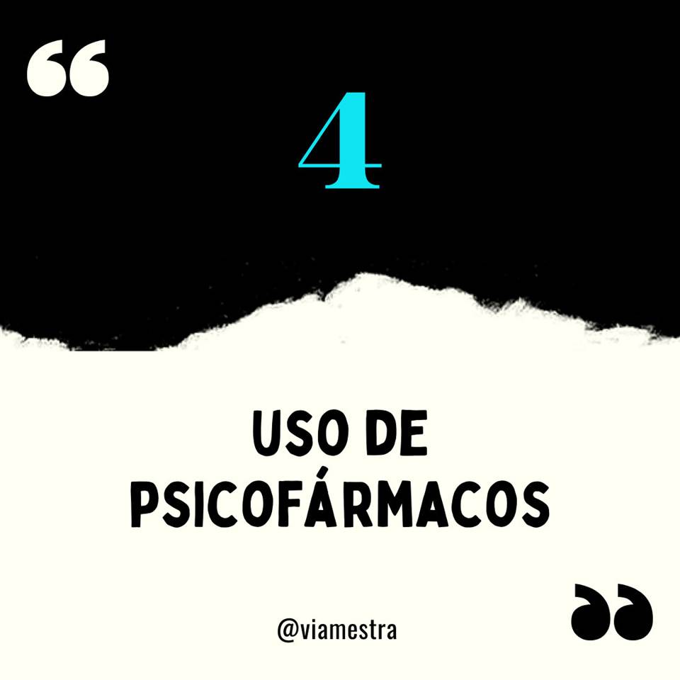 Como é comum a muitos profissionais, o trabalho do professor não se encerra no final de um longo dia de trabalho. Escola não é uma indústria, em que o funcionário encerra o seu labor e retoma no outro dia. Na profissão professor não existe isso de desligar a máquina, tirar o uniforme, apagar a luz e só no outro dia religa. A docência veste-se de uma estrutura laboral sem fim. O recomeço de um dia nunca é reduzido à ligar máquinas e retomar de onde parou, porque o professor não só leva muito trabalho pra casa, como é sobrecarregado com a demanda psíquica das vivências escolares (além da vida pessoal, que todos tem e por vezes é negada ao professor lazer e investimento). (5/10)